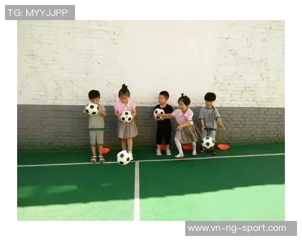 大班足球教学活动设计与实施方案促进儿童身体素质与团队合作能力提升